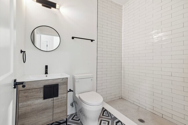 Building Photo - 1535 N Sydenham St