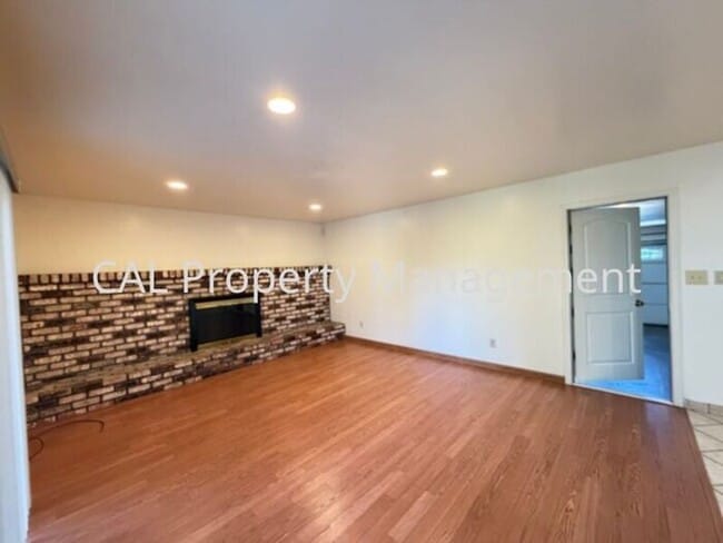 Building Photo - Beautiful 3 bedroom home in Hollister, CA!