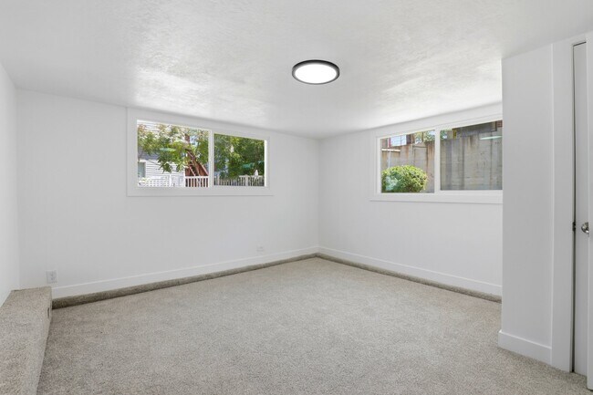 Building Photo - 823 S 1000 E