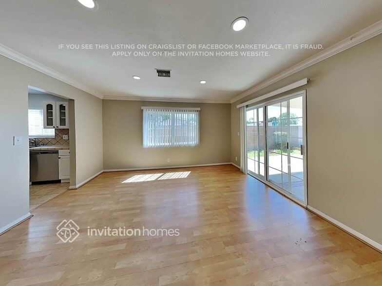 Building Photo - 7943 Lasaine Ave