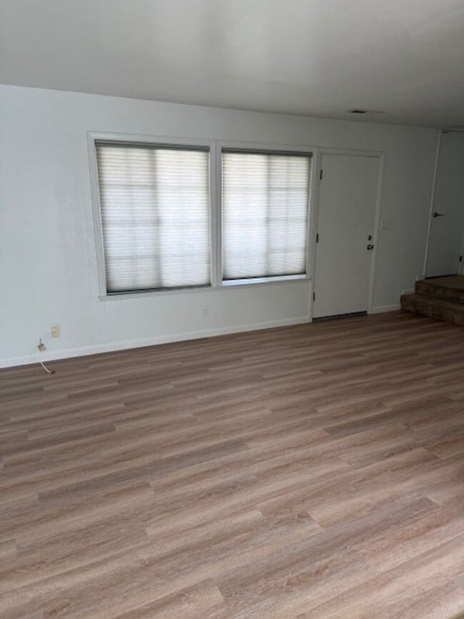 Building Photo - Adorable Upgraded Condo Near Downtown