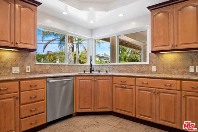 Building Photo - 3401 Alginet Dr