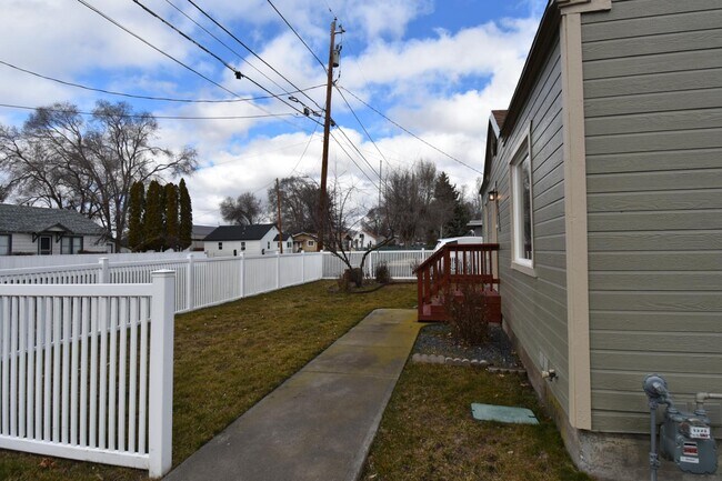 Building Photo - 2515 Wiard St