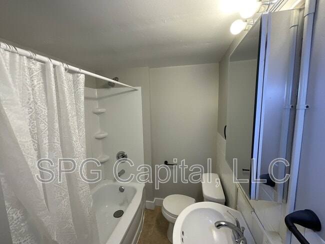 Building Photo - 212 E Orange St