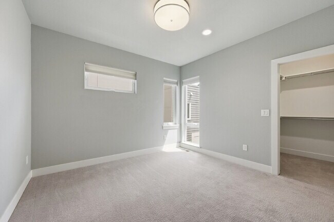 Building Photo - $3,540.95 with $300 off the first month's rent, 2 Beds - 4 Bath, Townhouse in Denver with Cozy Fi...