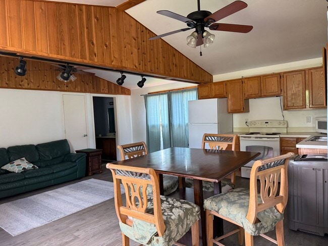 Building Photo - Mother in law