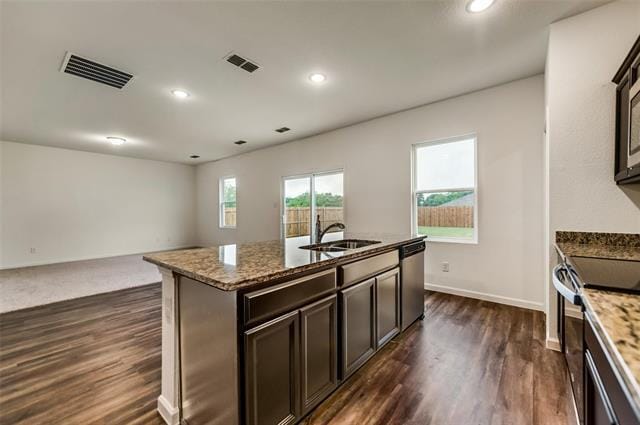 Building Photo - 828 Peach Tree Ln