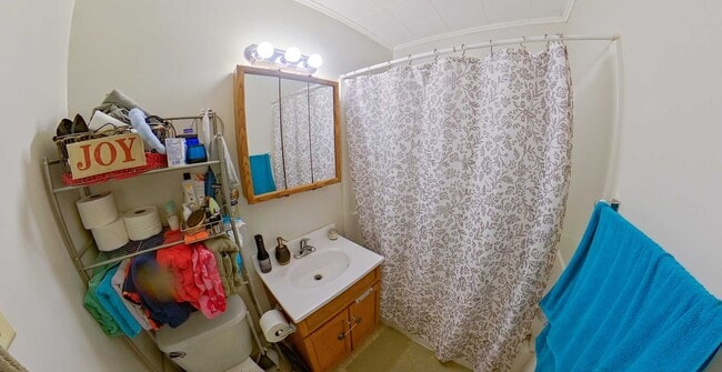 Building Photo - 3D Tour Available - Single-Family Home + O...