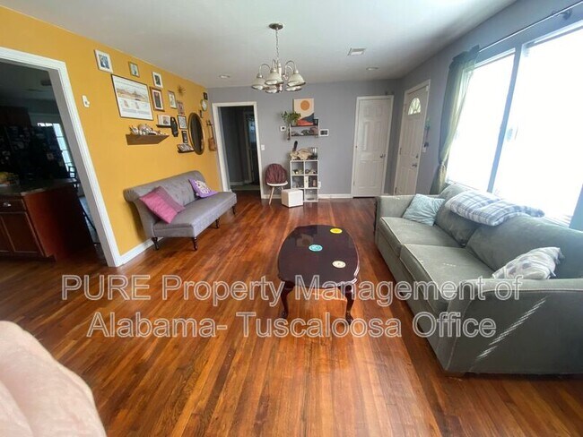 Building Photo - 2830 18th Ave