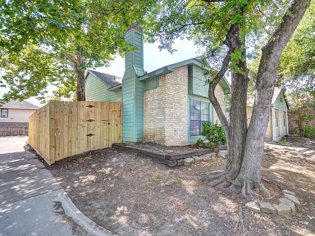 Building Photo - 2520 Limestone Dr