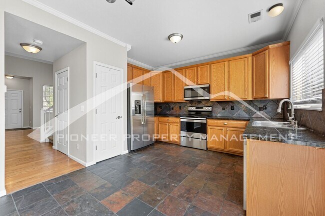 Building Photo - Spacious Home with Central AC and Washer/D...