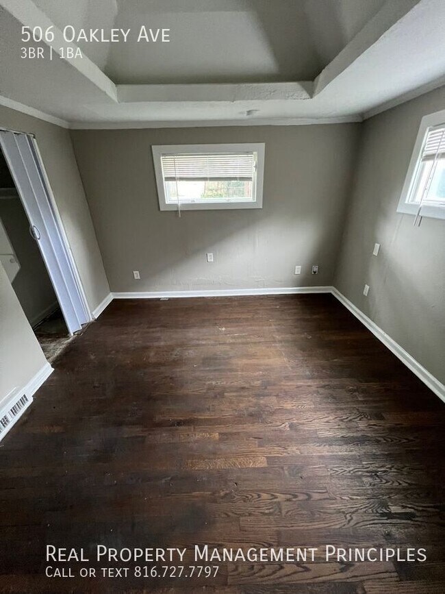 Building Photo - 506 S Oakley Ave