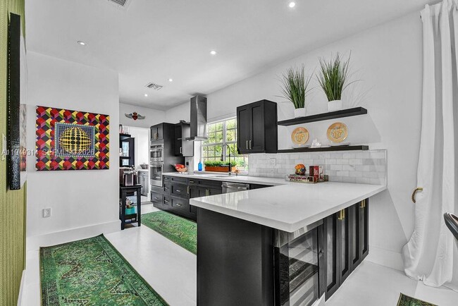 Building Photo - 4722 SW 5th St