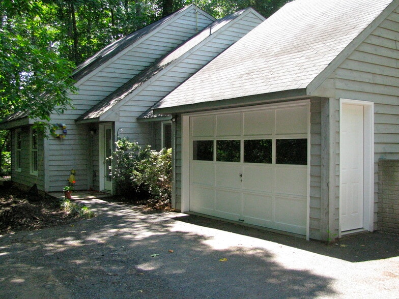 Building Photo - 5475 Jamestown Ct