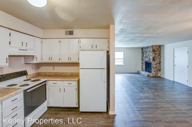 Building Photo - 200 Sunrise Dr