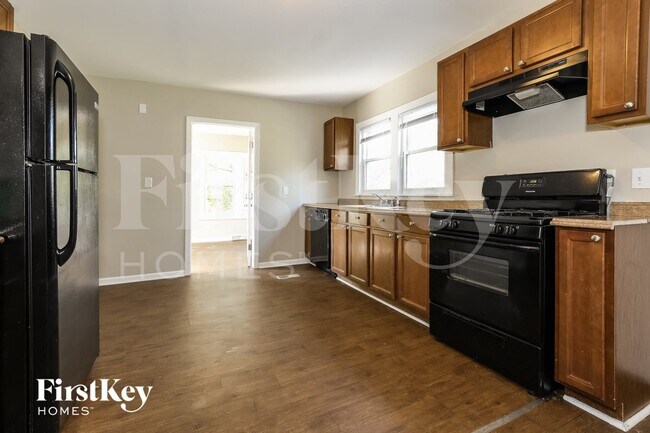 Building Photo - 14 E Willow Dr