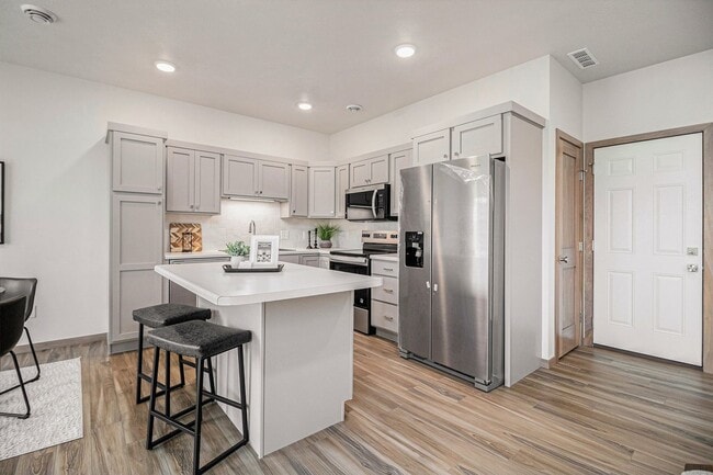 Building Photo - 5702 E Avett Pl