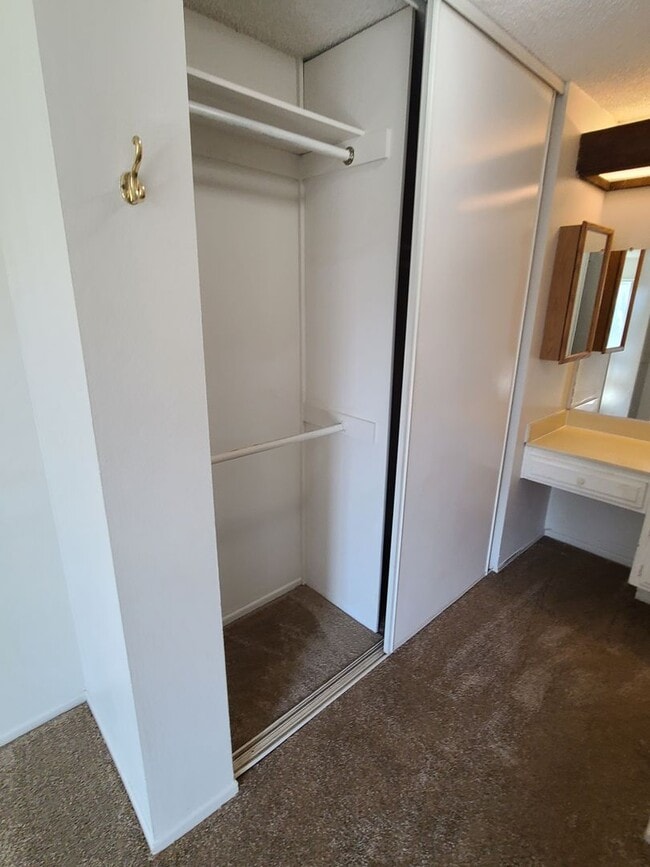 Building Photo - Beautiful 2BD/1BA – Natural Light - Mission Trails/San Carlos Area - Comfortable and Quiet