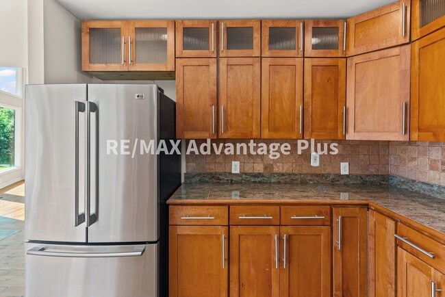 Building Photo - Picturesque 3-Bedroom Home with Cathedral ...