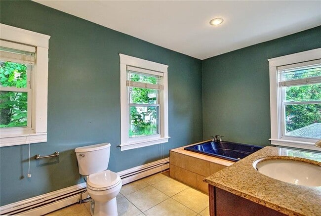 Building Photo - 4 Talbot Manor