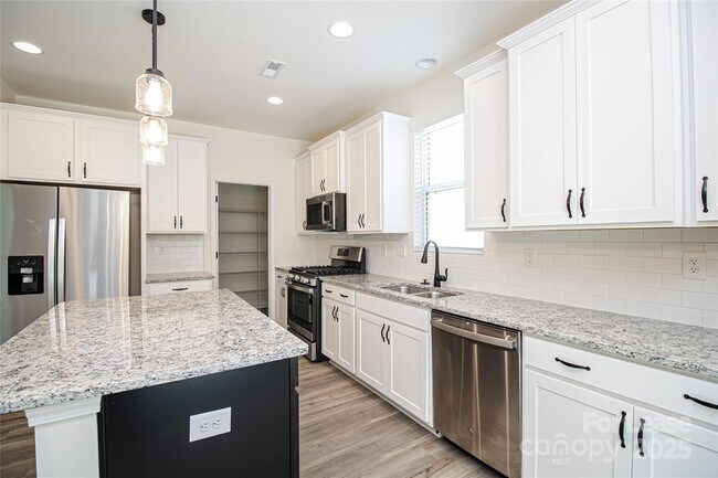 Building Photo - 3030 Falling Stone Cir