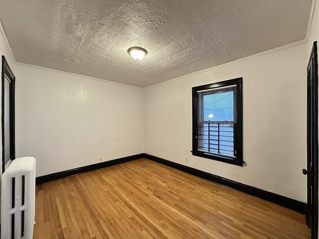 Building Photo - 415 E 80th St