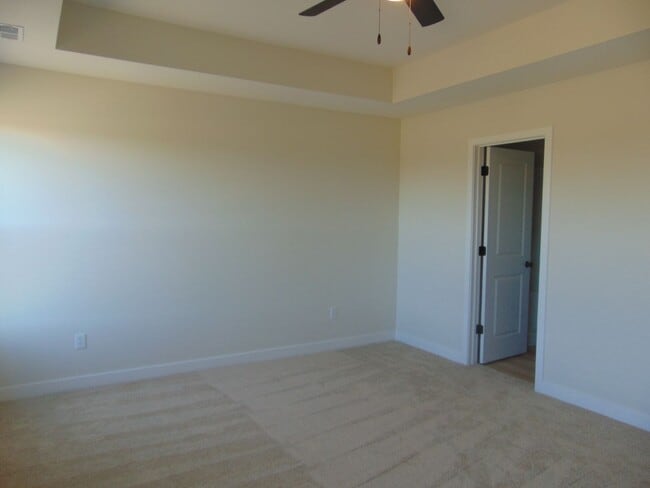 Building Photo - New Modern 3 Bed 2 Bath House