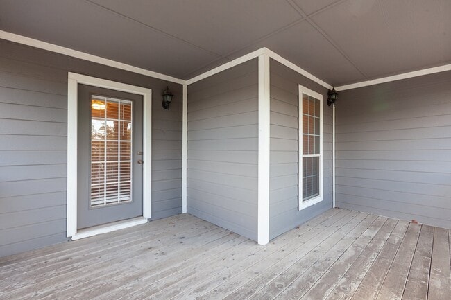 Building Photo - 4 bedroom Two Story Home in Plum Creek