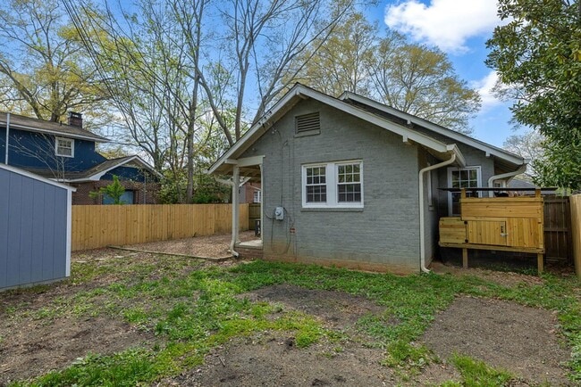 Building Photo - 43 1/2 Ash St NE