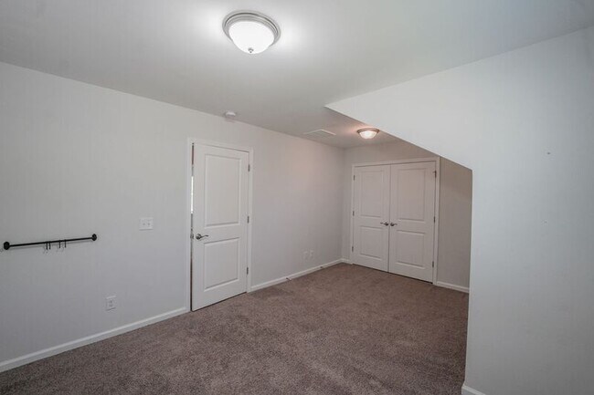 Building Photo - 3556 Castleoak Dr