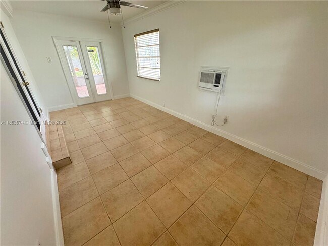Building Photo - 5710 SW 55th St