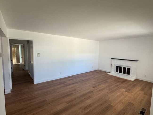 Building Photo - Fully Renovated 3-Bedroom Single Family Home in Rodeo