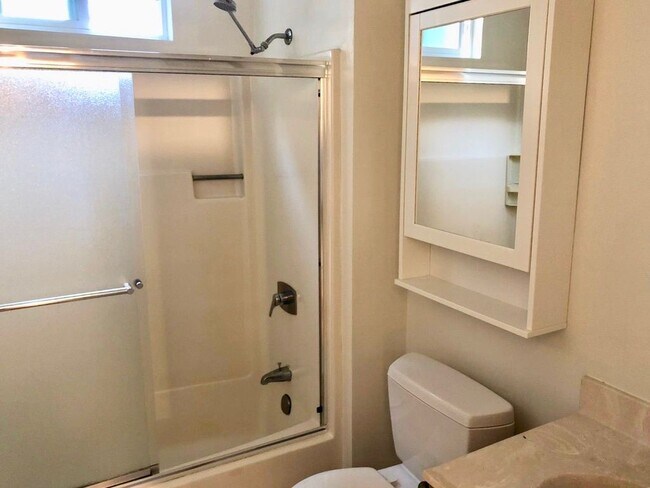 Building Photo - 36 Emery Bay Dr