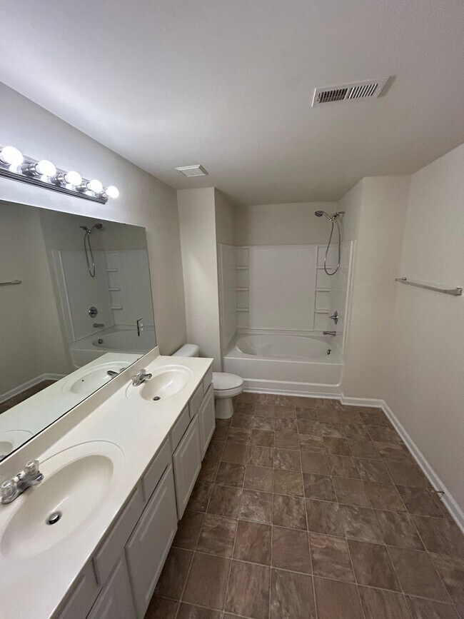 Building Photo - 108 Gallent Hedge Trail