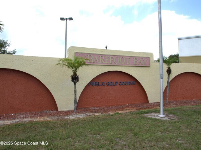 Building Photo - 709 Lark Dr