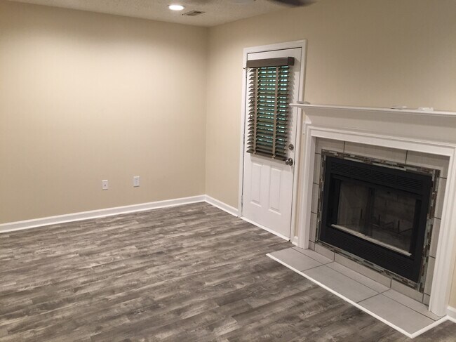 Livingroom - 1722 13th Ct S