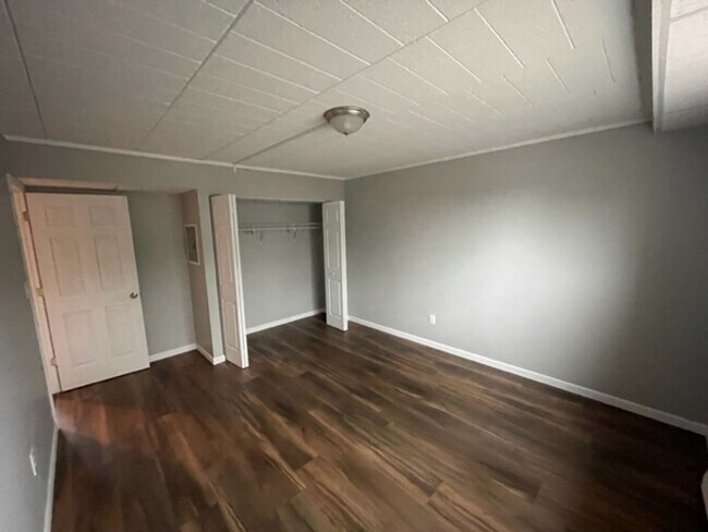 Building Photo - Spacious 1-bedroom in Bellevue!