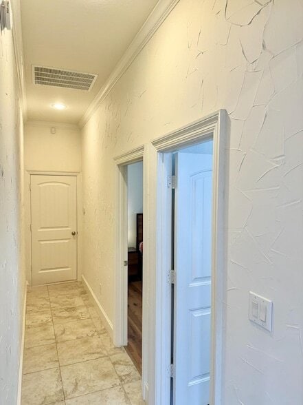 Building Photo - 2300 Berend Rd