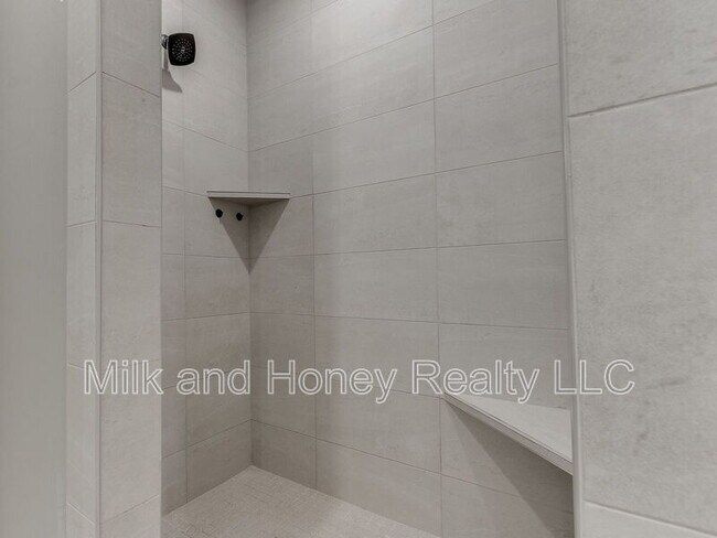 Building Photo - 3212 Hayven Cir