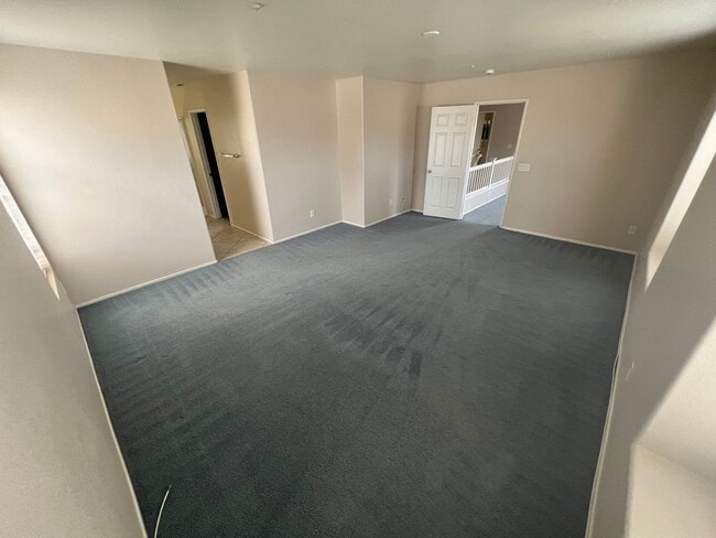 Building Photo - Spacious 3-Bedroom Home with Loft, 3-Car Garage & Large Backyard in Desirable South Loma Linda