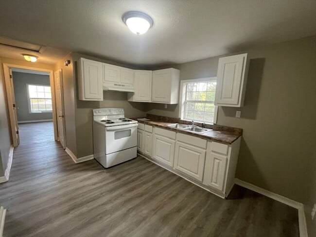 Building Photo - Renovated 2 Bedroom 1 Bath Home for Rent!!