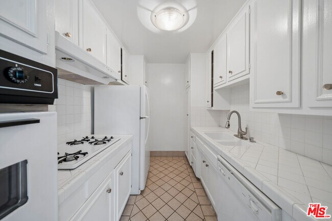 Building Photo - 1520 Hayworth Ave