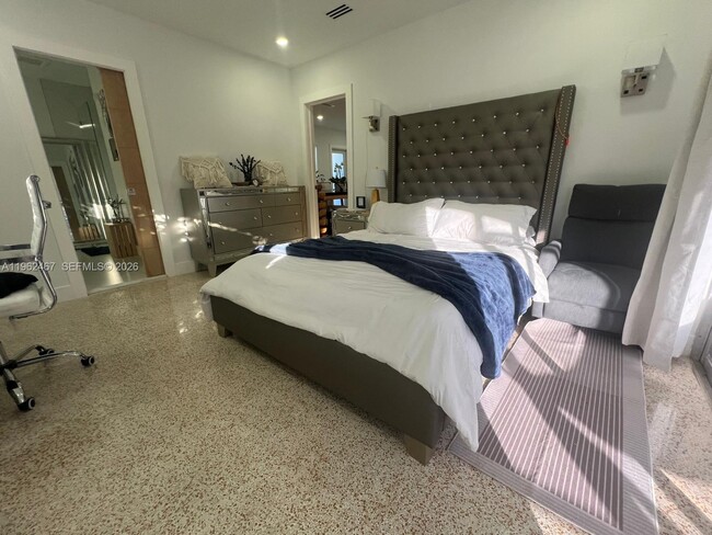 Building Photo - 9370 SW 57th Terrace