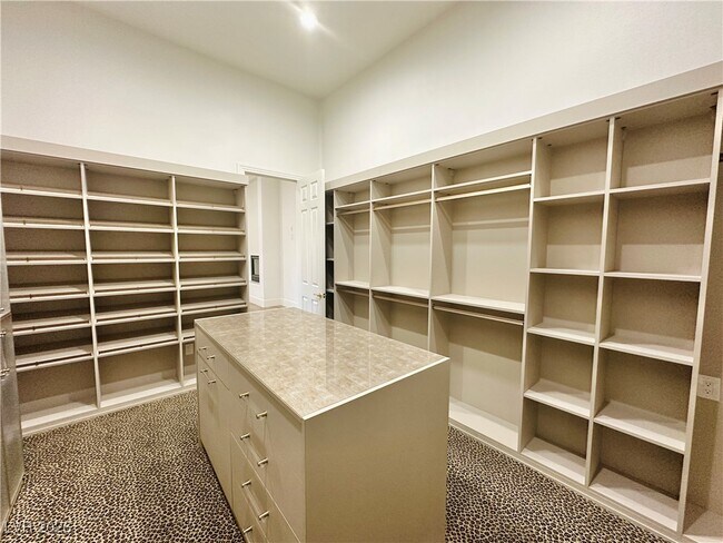 Building Photo - 2025 Grouse St