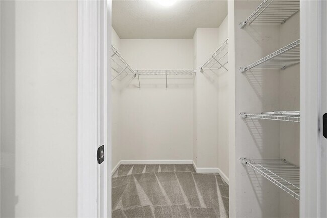 Building Photo - 1204 Pointe View Dr