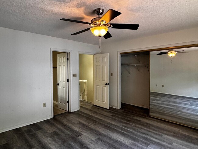 Building Photo - 806 Regatta Dr
