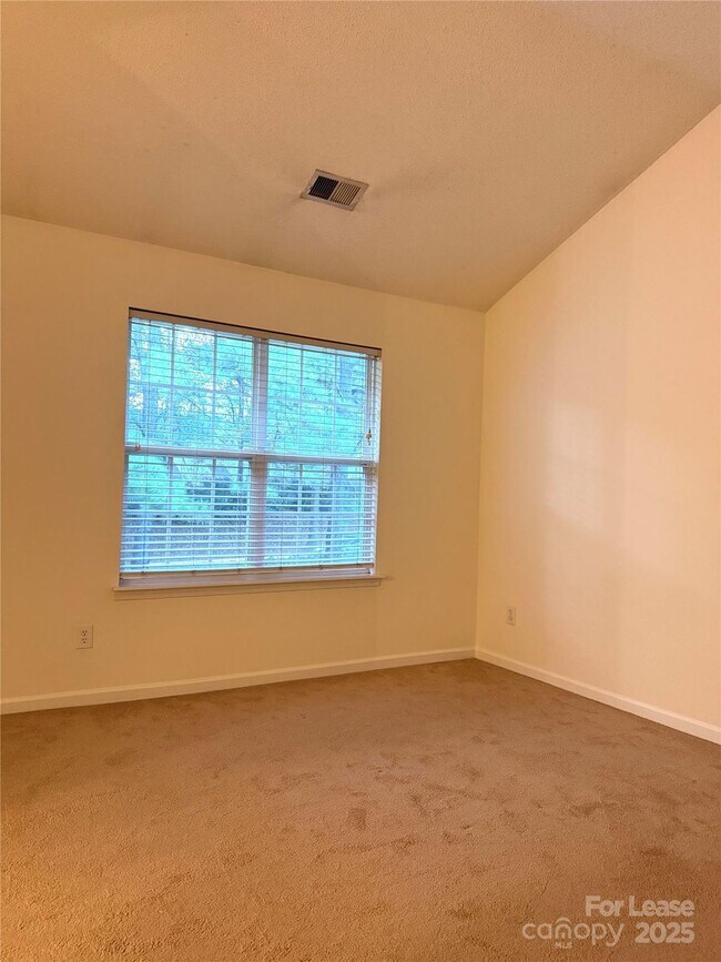 Building Photo - 10013 University Park Ln