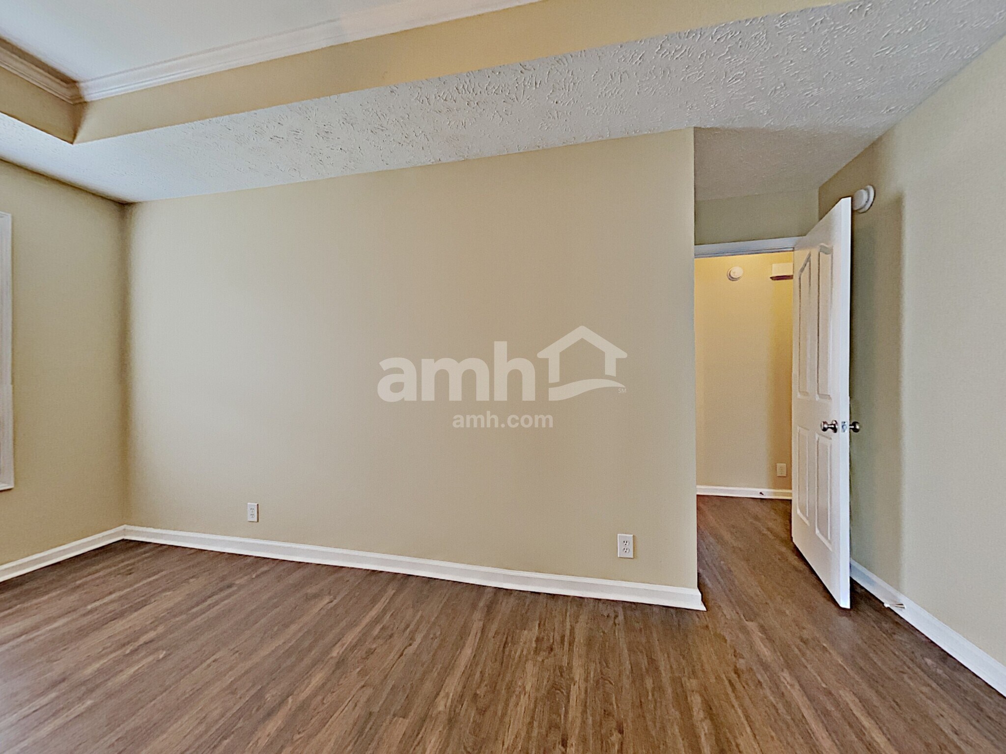 Building Photo - 9009 Lomond Dr