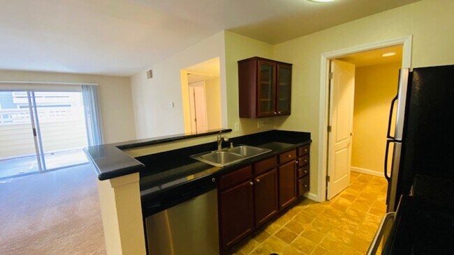 Building Photo - Spacious Lower Level, 2BD/2BA Condo Unit, ...