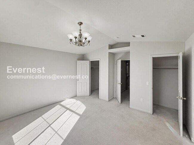 Building Photo - 4 Bed, 3 Bath Home with Garage / Pet-Friendly / Vouchers Accepted / Available Now!